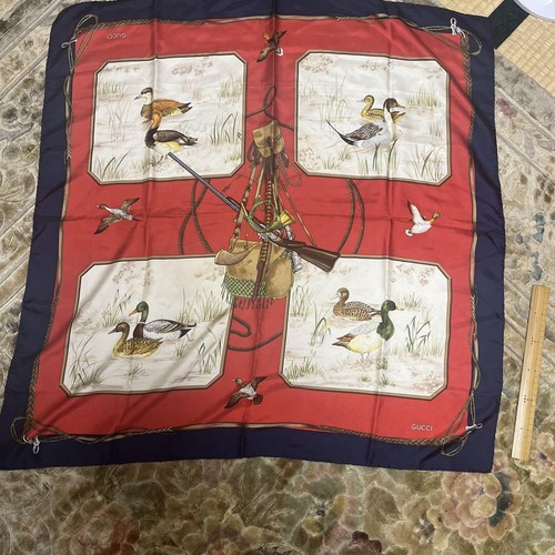 Illustrazione gucci sciarpa - illustrazione,